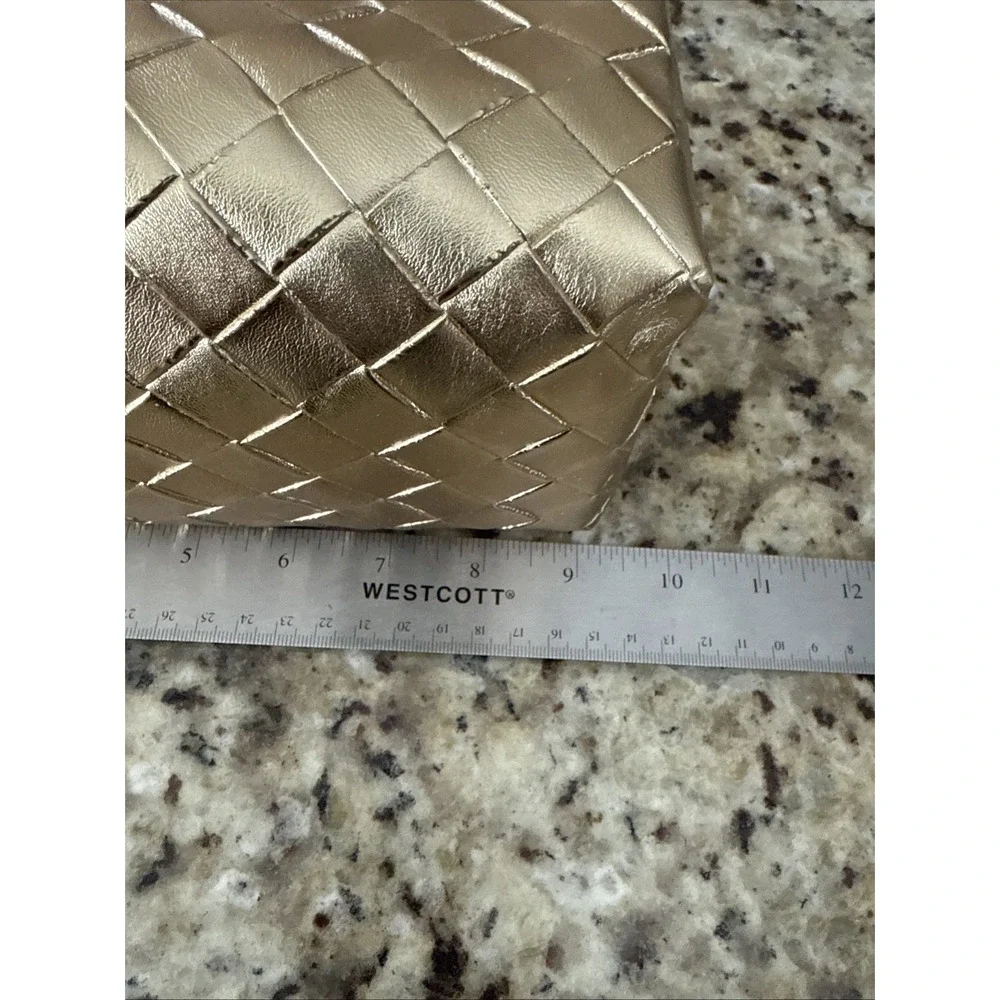 Bath‎ And Body Works Bag. Metallic Gold Woven New. 4090